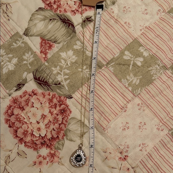 Chic Silver Pendant Necklace - Picture 7 of 8